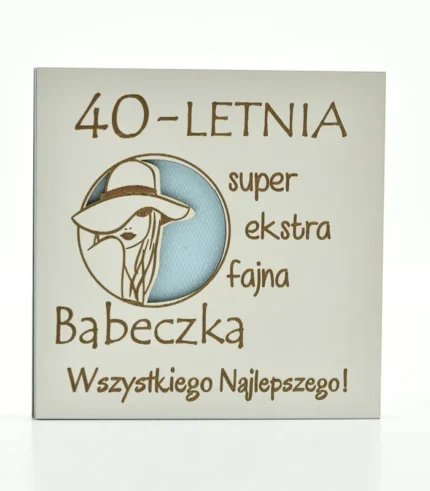 Kartka drewniana na urodziny 14×14 cm - 40-letnia super ekstra fajna babeczka