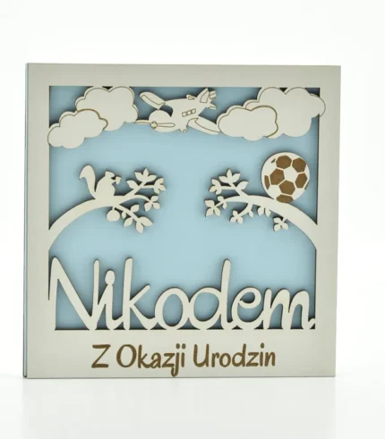 Kartka drewniana na urodziny z imieniem Nikodem, 14×14 cm